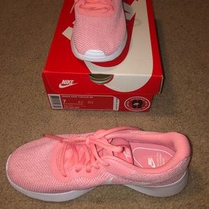 Nike Tanjun sneakers